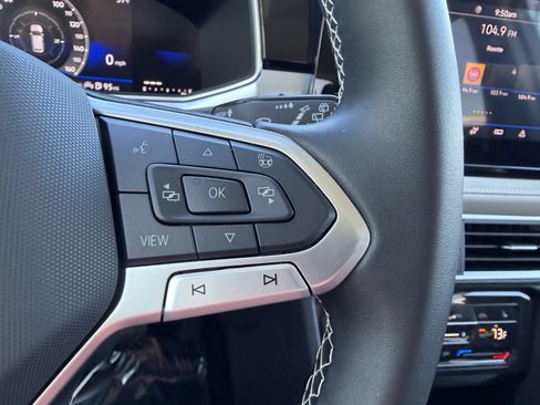 Used 2025 Volkswagen Taos SE image 25