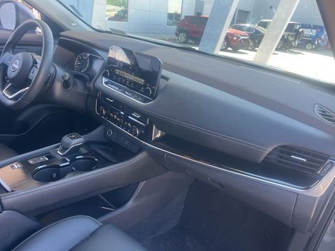 Used 2023 Nissan Rogue SL w/ SL Premium Package image 24