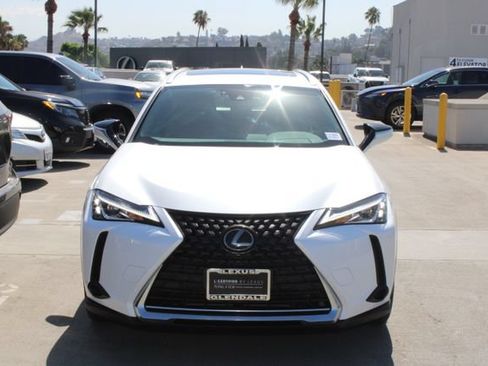 Used 2019 Lexus UX 200 FWD image 2