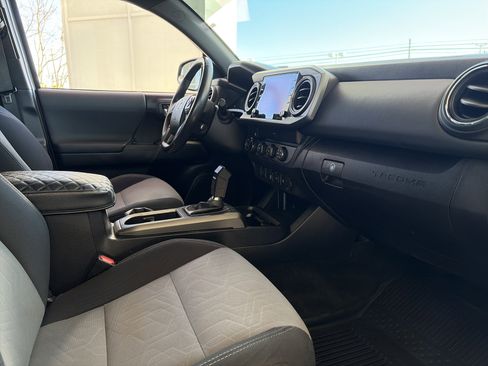 Used 2020 Toyota Tacoma TRD Sport w/ Blackout Package image 22