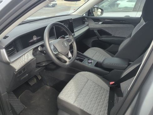 Used 2025 Volkswagen Tiguan S image 16