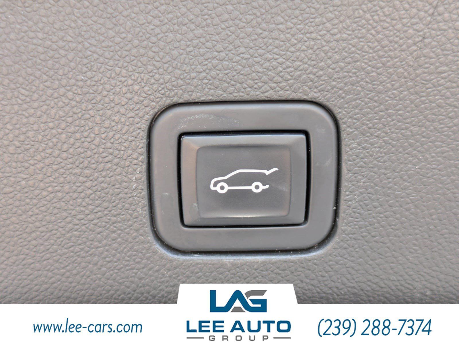 Used 2023 GMC Yukon AT4 w/ AT4 Premium Package AWD/4WD image 11