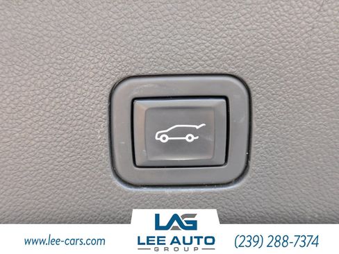 Used 2023 GMC Yukon AT4 w/ AT4 Premium Package AWD/4WD image 11