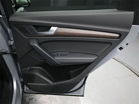 Used 2024 Audi Q5 e Premium Plus w/ Premium Plus Package image 34