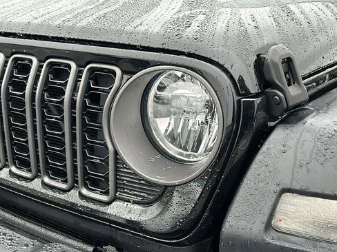 Used 2024 Jeep Wrangler Sport S image 8