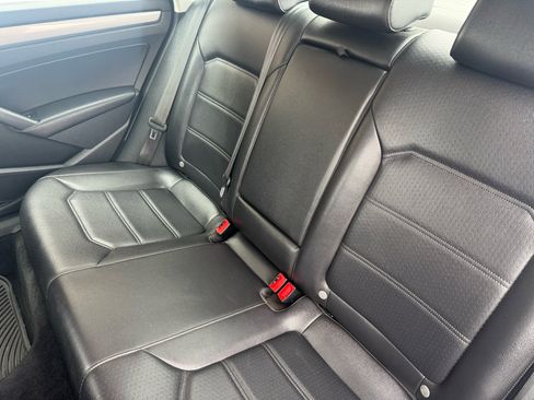 Used 2015 Volkswagen Passat 1.8T Limited Edition image 6