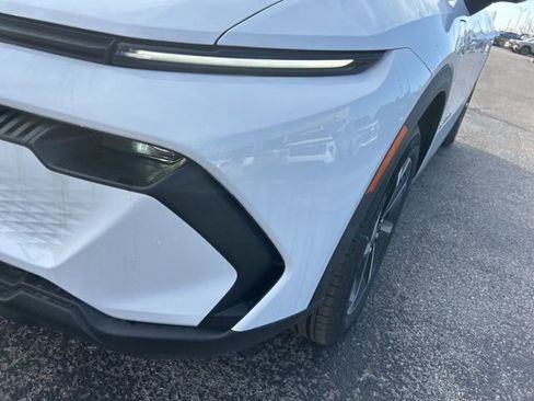 New 2026 Chevrolet Equinox EV LT image 9