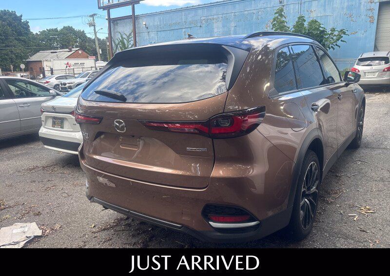 Certified 2025 MAZDA CX-70 Plug-In Hybrid w/ Premium Plus AWD/4WD image 11