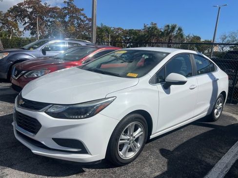 Used 2017 Chevrolet Cruze LT w/ Convenience Package image 3