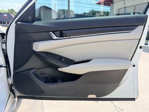 Used 2018 Honda Accord Touring image 26