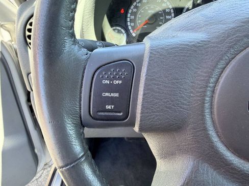 Used 2006 Jeep Liberty Renegade AWD/4WD image 13
