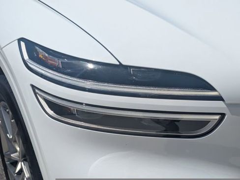 Used 2025 Genesis GV70 2.5T AWD/4WD image 9