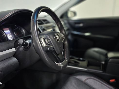 Used 2017 Toyota Camry SE FWD image 11