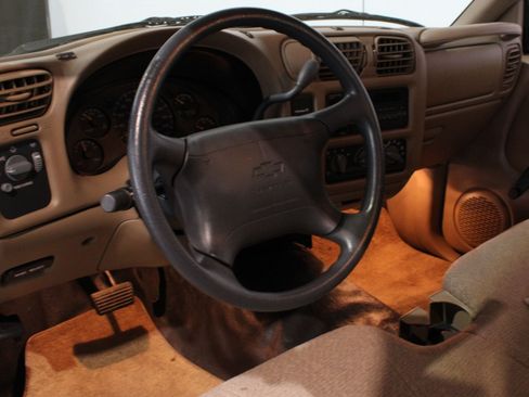 Used 1998 Chevrolet S10 Pickup 2WD Regular Cab image 7