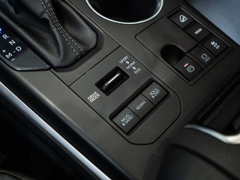 Used 2023 Toyota Highlander XLE AWD/4WD image 30