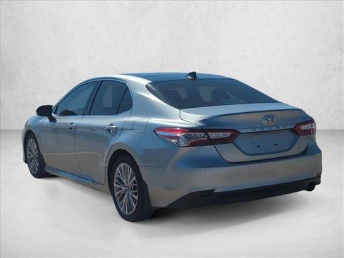 Used 2019 Toyota Camry XLE image 7