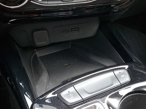 Used 2024 Chevrolet Trax ACTIV w/ Sunroof Package FWD image 25