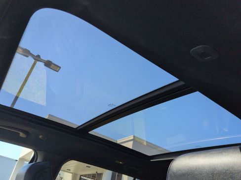 Certified 2024 Jeep Wagoneer L Series II w/ Premium Group I image 17