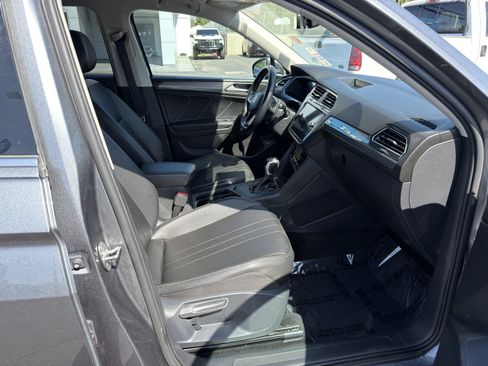 Used 2024 Volkswagen Tiguan SE FWD image 10