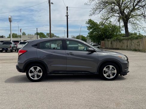 Used 2017 Honda HR-V LX image 4