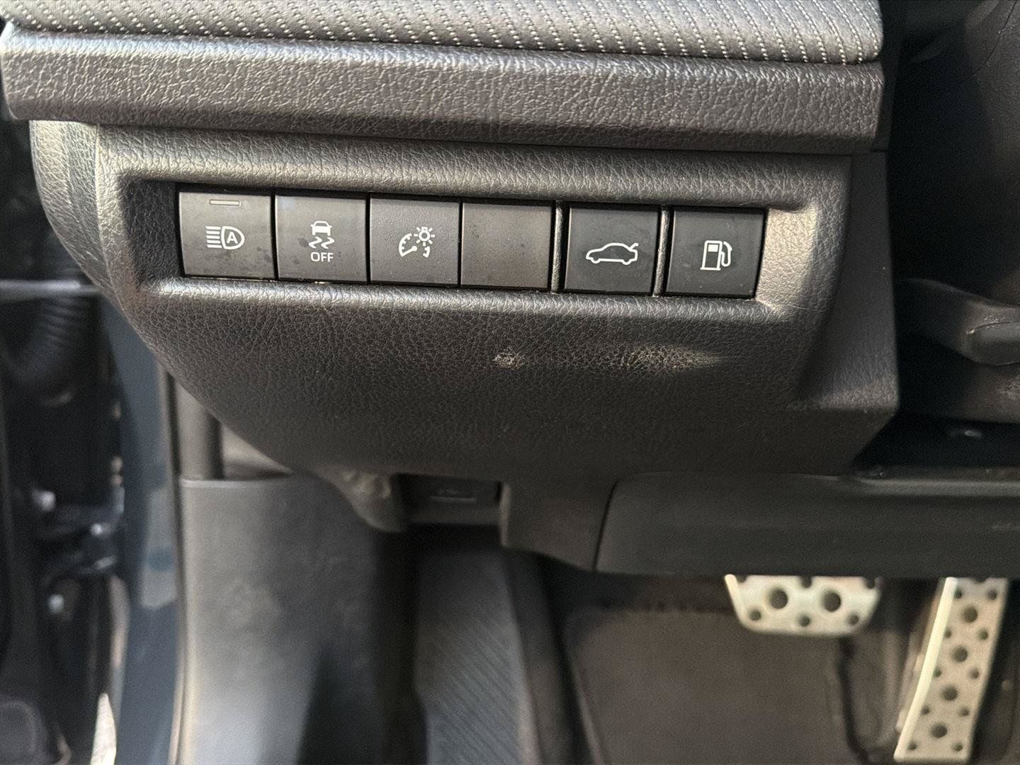 Used 2025 Toyota Camry SE FWD image 19