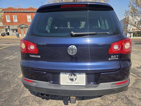 Used 2011 Volkswagen Tiguan SE image 8
