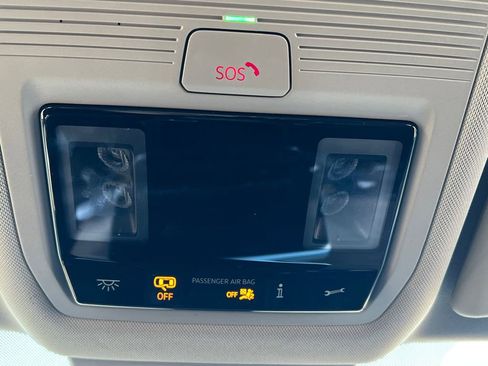 Used 2025 Volkswagen Atlas SE image 24