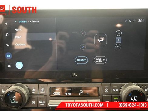 Used 2024 Toyota Grand Highlander AWD image 15