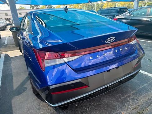 Used 2024 Hyundai Elantra SEL w/ Convenience Package FWD image 5