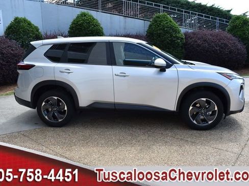 Used 2024 Nissan Rogue SV FWD image 12