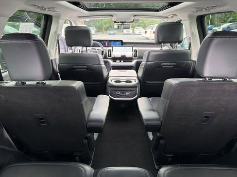 Used 2025 Ford Expedition Platinum AWD/4WD image 35