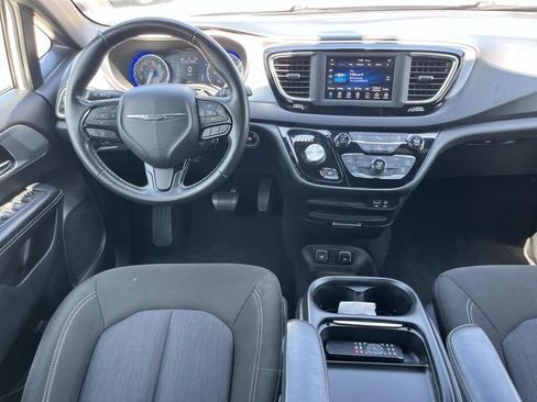Used 2020 Chrysler Pacifica Touring w/ S Appearance Package FWD image 16