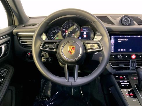 Used 2025 Porsche Macan image 15