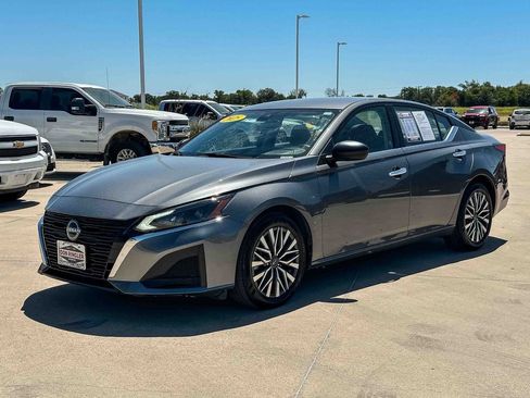Used 2025 Nissan Altima 2.5 SV FWD image 7
