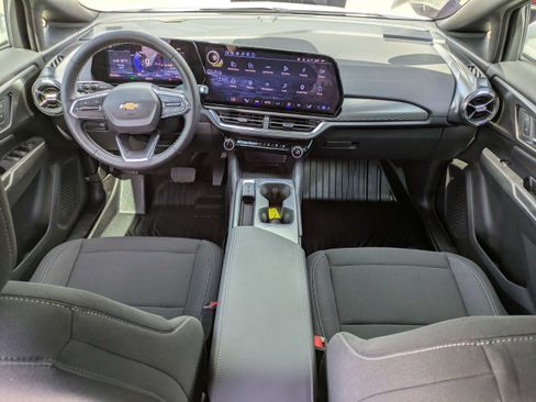 Used 2026 Chevrolet Equinox EV LT w/ Comfort Package FWD image 15