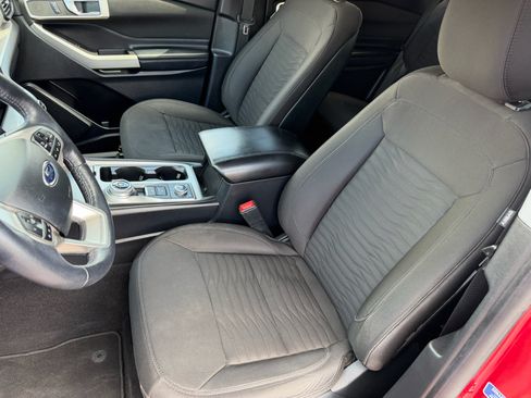 Used 2020 Ford Explorer XLT AWD/4WD image 17