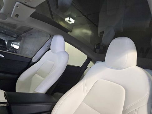 Used 2023 Tesla Model Y AWD image 29