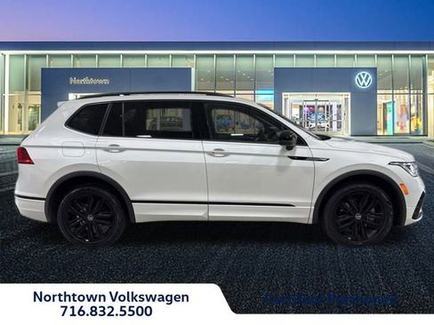 Certified 2022 Volkswagen Tiguan SE R-Line image 2