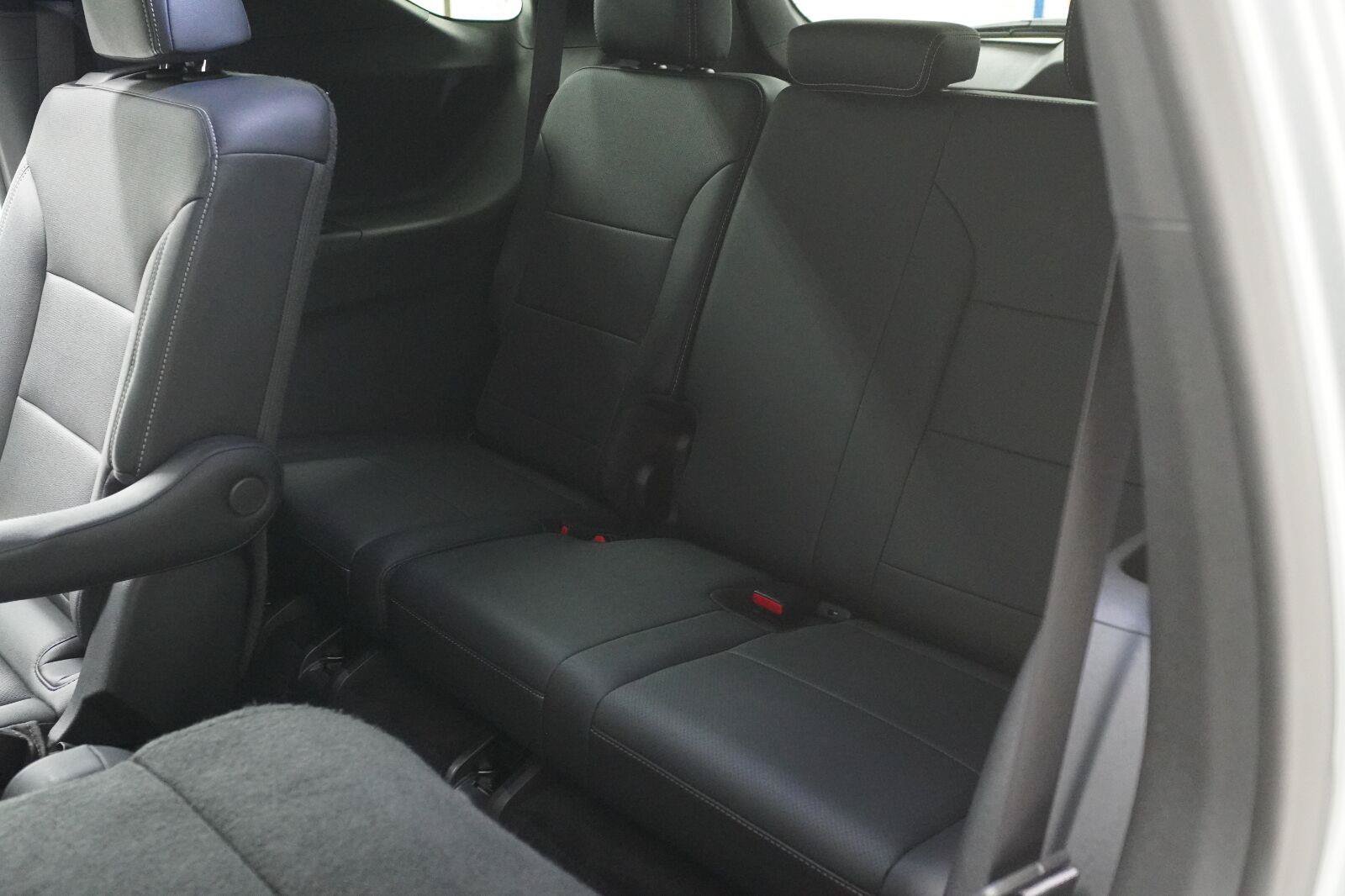 Used 2025 Chevrolet Traverse LT FWD image 13