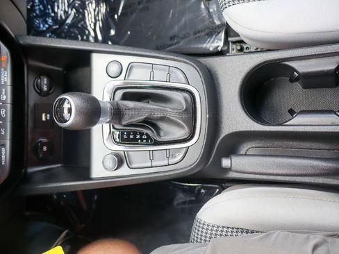 Used 2022 Hyundai Kona SE AWD/4WD image 19