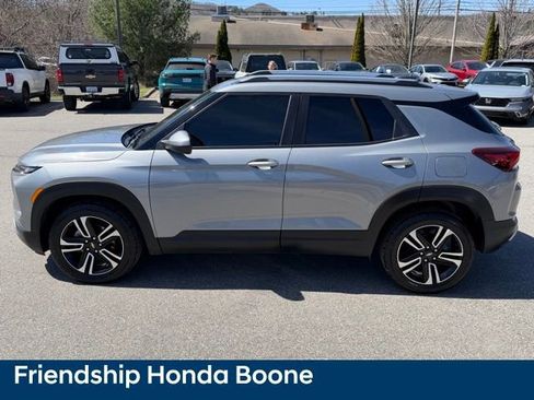 Used 2024 Chevrolet TrailBlazer LT w/ LT Cold Weather Package image 8