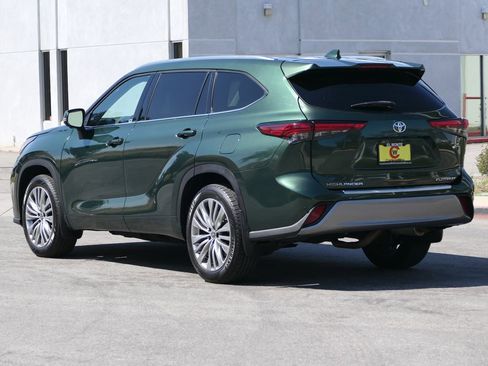Used 2023 Toyota Highlander Platinum FWD image 5