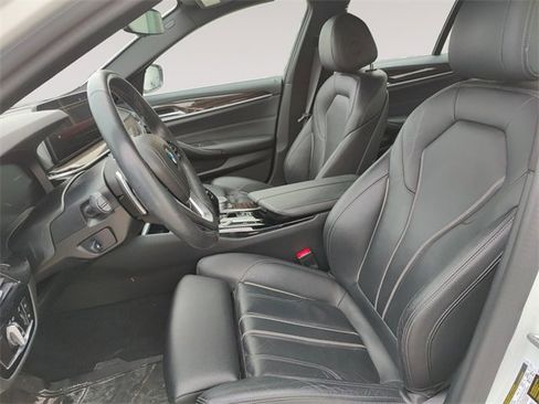 Certified 2023 BMW 540i xDrive w/ Convenience Package image 9