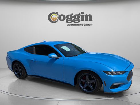 Used 2024 Ford Mustang Coupe RWD image 7