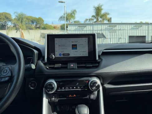 Used 2025 Toyota RAV4 XLE image 18