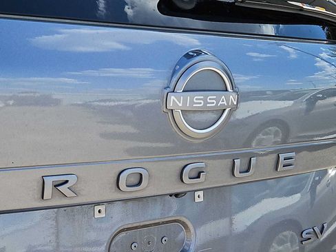 Used 2024 Nissan Rogue SV FWD image 11