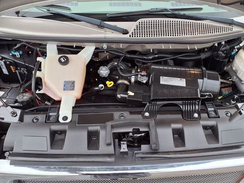 Used 2020 GMC Savana 2500 w/ Enhanced Convenience Package image 43