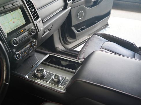 Used 2019 Ford Expedition Limited w/ Equipment Group 303A AWD/4WD image 19