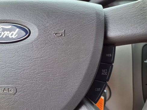 Used 2004 Ford Taurus SES image 9