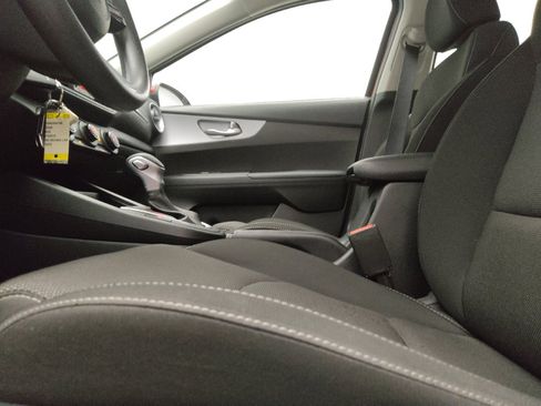 Used 2024 Kia Forte LXS FWD image 17